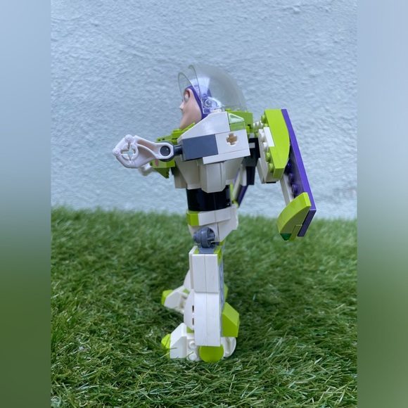 Constructed Buzz Lightyear Lego | Lego 7592 - Picture 2 of 7